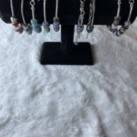 Handcrafted Black and White Rhinestone Bead Bracelet - Picture 4 of 6